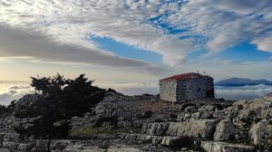 O Ορειβατικός Σύλλογος Αγίου Νικολάου πεζοπορεί στην νοτιότερη οροσειρά της Ελλάδας