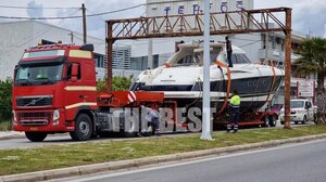 Σκάφος αναψυχής προκάλεσε...μποτιλιάρισμα στην Πατρών - Κορίνθου