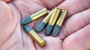 Εκατοντάδες κάλυκες, όπλα και μία σύλληψη για πυροβολισμούς σε εκδήλωση!