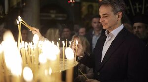 Στην Τήνο με τη σύζυγό του ο Κ. Μητσοτάκης