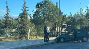 Έπεσε πάνω σε κολώνα της ΔΕΗ!