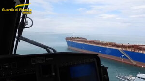 Περισσότερα από 800 κιλά κοκαΐνη εντοπίστηκαν σε ελληνόκτητο πλοίο