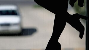 Κολωνός: Η χλιδάτη ζωή της 15χρονης έκανε τη μητέρα της να ξεσκεπάσει το κύκλωμα μαστροπείας