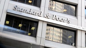 Standard & Poor's: Αμετάβλητη η αξιολόγηση της ελληνικής οικονομίας στο «BBB-» με θετική προοπτική
