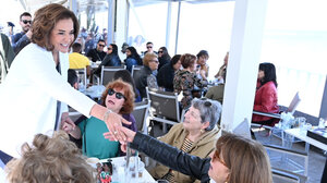 Βόλτα στο Κουμ Καπί για την Ντόρα Μπακογιάννη