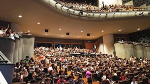 Θέρμο χειροκρότημα από εκατοντάδες μαθητές της Κρήτης στην "Κάρμεν"