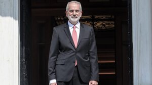 Σαρμάς:Το Σύνταγμα επιβάλλει αυστηρή πολιτική ουδετερότητα στις υπηρεσιακές κυβερνήσεις