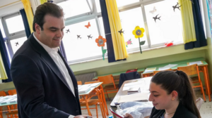 Εκλογές 2023: Με την ψηφιακή του ταυτότητα ψήφισε ο Πιερρακάκης