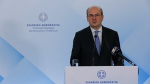 Χατζηδάκης: Η κυβέρνηση τιμά την Εργατική Πρωτομαγιά με το έργο της