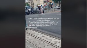 Σταμάτησε την κυκλοφορία για να βοηθήσει άνδρα με «πι» να περάσει τον δρόμο!