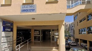 Υπό κράτηση δύο Ελληνοκύπριοι για τον ξυλοδαρμό 25χρονης Τουρκοκύπριας