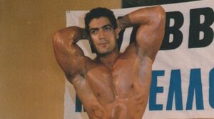 Στο κατώφλι της Βουλής ο Κρητικός body builder