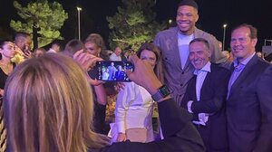 O Γιάννης και η συγκινητική εκδήλωση για το «Charles Antetokounmpo Family Foundation»