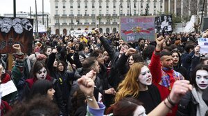 Καλλιτέχνες: Κινητοποίηση στο Υπουργείο Εργασίας