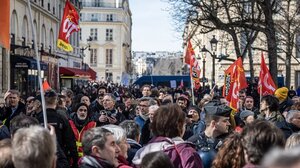 Επεισόδια σε προάστια του Παρισιού μετά τον θάνατο 17χρονου από σφαίρα αστυνομικού