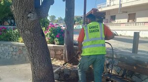 Καθαρισμοί σε πλατείες του Δήμου Χανίων