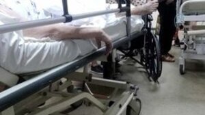 8 ώρες στην αναμονή για να τη δουν γιατροί!