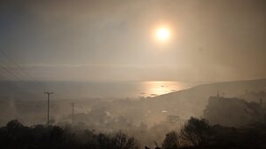 Φωτιά στον Κουβαρά: Καλύτερη η εικόνα - Ελεύθερος ο αλλοδαπός που είχε προσαχθεί