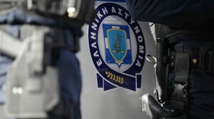 Έκρυβε μάνα και κόρη σε πορτ μπαγκάζ αυτοκινήτου