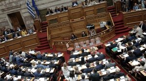 Σε εξέλιξη η ψηφοφορία για την εκλογή αντιπροέδρων, γραμματέων και κοσμητόρων