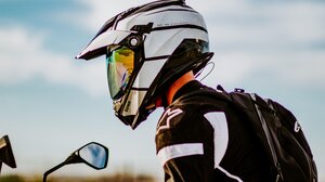 Χωρίς κράνος, χωρίς δίπλωμα και με "τσίτα" τα γκάζια ... οι Κρητικοί οδηγοί!