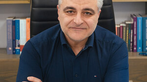 Νεκτάριος Ταβερναράκης: Από τη Μεγάλη Βρύση ως τα... Κάστρα της Έρευνας και Τεχνολογίας!