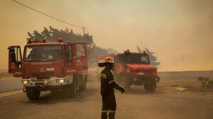 Μάχη με τις αναζωπυρώσεις σε Ρόδο, Κάρυστο, Κέρκυρα και Αχαΐα