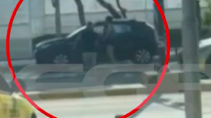 Βουλιαγμένη: Αυτοκίνητο εκσφενδόνισε πεζό στον αέρα - Σοκάρουν οι εικόνες!