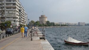 Στη ΜΕΘ του Θεαγενείου ο ηλικιωμένος που έπεσε το πρωί στον Θερμαϊκό