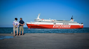 Μηχανική βλάβη στο Fast Ferries Andros