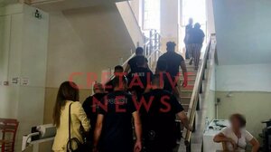 Ξύλο έξω από το Κ.Υ. Μοιρών: Σηκώθηκε ακόμα και ο τραυματίας από το φορείο και συνεπλάκη εκ νέου