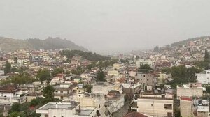 Άνοιξαν οι ουρανοί στη Λαμία