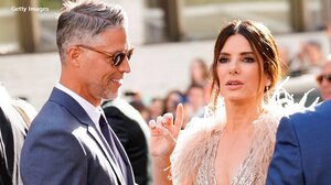 Ποιος ήταν ο σύντροφος της Sandra Bullock που έφυγε από τη ζωή στα 57 του χρόνια