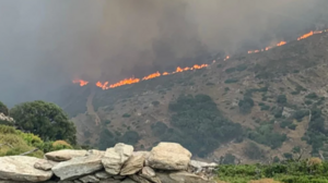 Άνδρος: Σε εξέλιξη δύο πυρκαγιές - ήχησε το 112