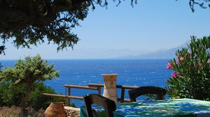 ΑΑΔΕ: Λουκέτα και πρόστιμα σε γνωστές ταβέρνες