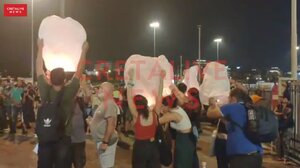 Φαναράκια στον ουρανό για τον Αντώνη που χάθηκε στη θάλασσα- Βίντεο και φωτογραφίες