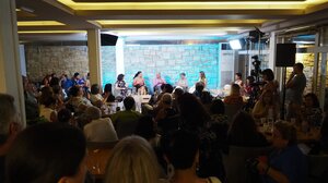 Το αδιαχώρητο στην εκδήλωση του Αλέξη Καλοκαιρινού στο Μαρίνα