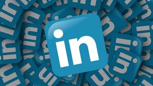 Το LinkedIn αποχώρησε από την Κίνα και οι νέοι ψάχνουν δουλειά μέσω Tinder