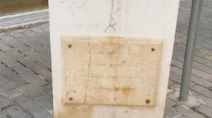 Μετά τα συνθήματα... ρωγμές στην προτομή