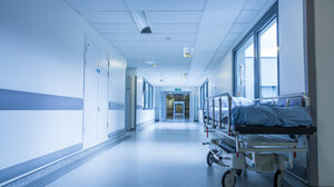 Μαγιορκίνης: Υπάρχει έξαρση μηνιγγίτιδας - Ποιο σύμπτωμα θέλει προσοχή