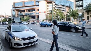 Οι έξι τροχαίες παραβάσεις που θα αφαιρούν δίπλωμα και άδεια κυκλοφορίας