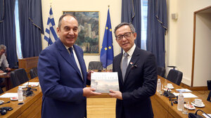 Συνάντηση του Α΄ Αντιπροέδρου της Βουλής Ι. Πλακιωτάκη με τον Πρέσβη της Σιγκαπούρης