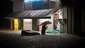 "Σαρώνει" η κακοκαιρία Elias τον Βόλο: Νύχτα αγωνίας