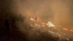 Σε ύφεση η φωτιά στη Μεσαρά- Παραμένουν δυνάμεις της Πυροσβεστικής στο σημείο- Βίντεο και φωτογραφίες