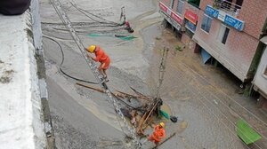 Τους 74 έφτασαν οι νεκροί από την υπερχείλιση λίμνης στην Ινδία