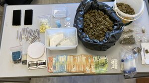 Ενας προφυλακιστέος για τα ναρκωτικά στα Λενταριανά