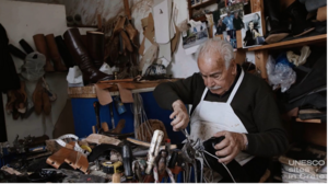 "Έφυγε" ένας εμβληματικός υποδηματοποιός 