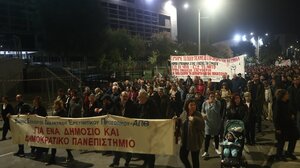  Πλήθος κόσμου στους δρόμους της Θεσσαλονίκης για την επέτειο του Πολυτεχνείου