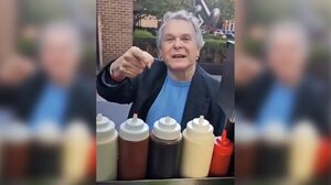 Συνελήφθη αξιωματούχους του Στέιτ Ντιπάρτμεντ που αποκάλεσε "τρομοκράτη" Αιγύπτιο μικροπωλητή