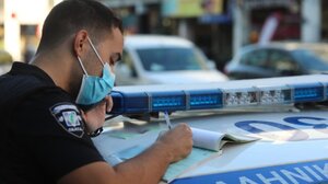 Εξακολουθούμε να τρέχουμε στον δρόμο, χωρίς κράνη και ζώνες ασφαλείας!